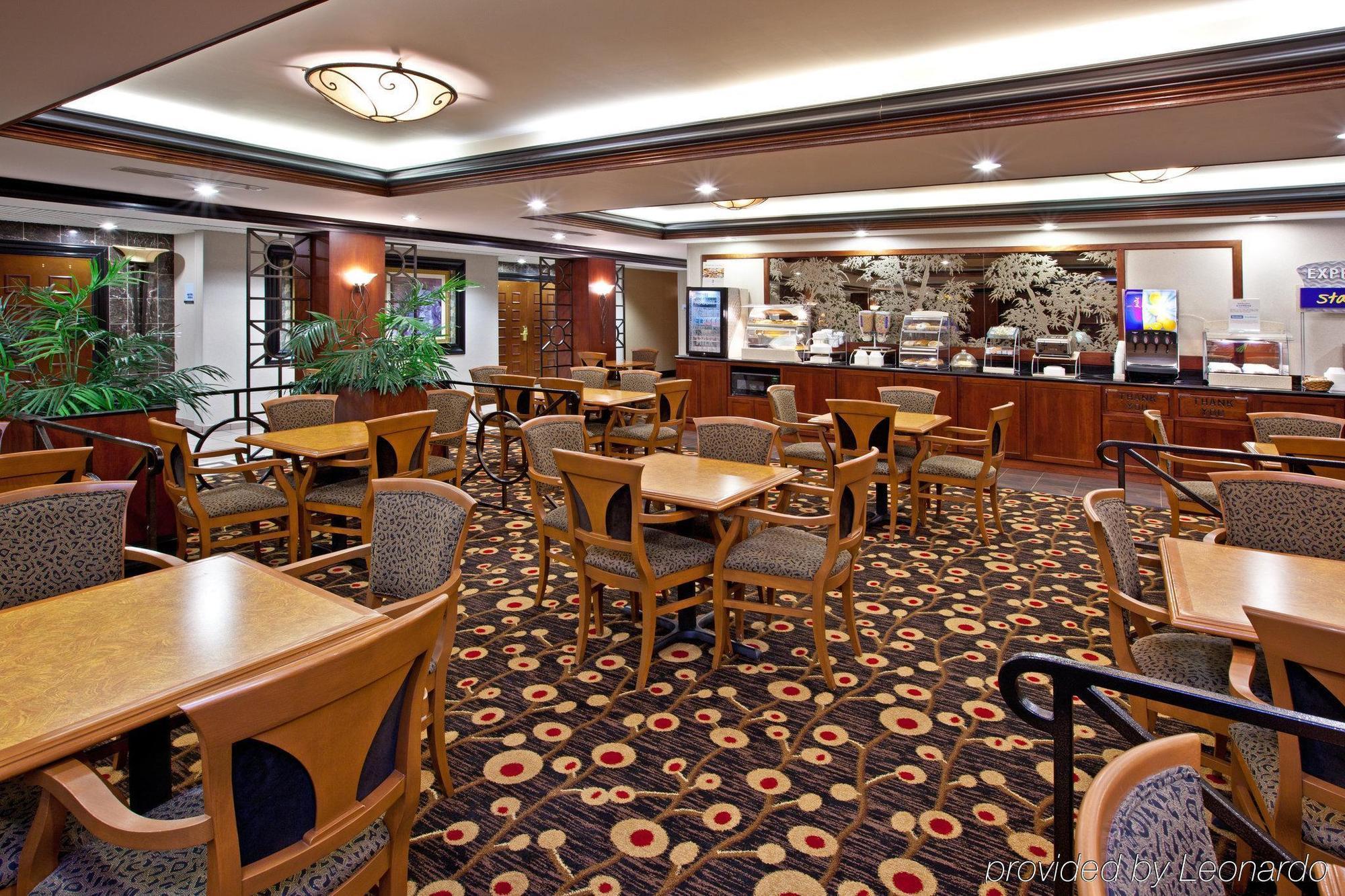 Holiday Inn Express Hotel & Suites Greenwood Restaurant bilde